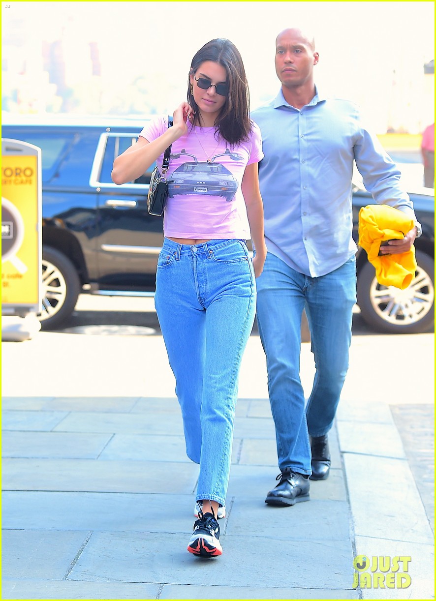 kendall jenner sports pink crop t shirt for trip to the movies12