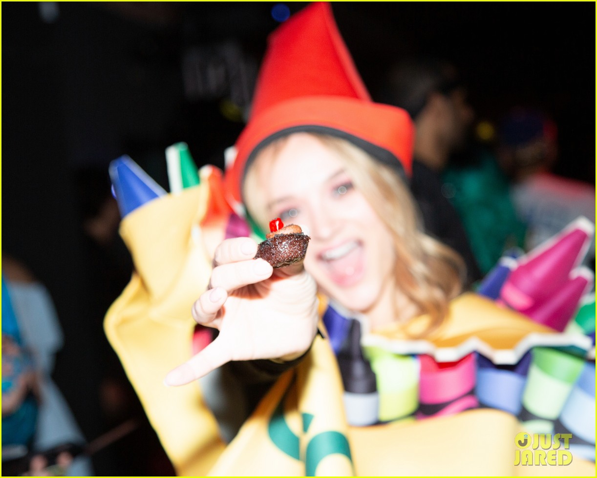 joey king hunter king just jared halloween party 02