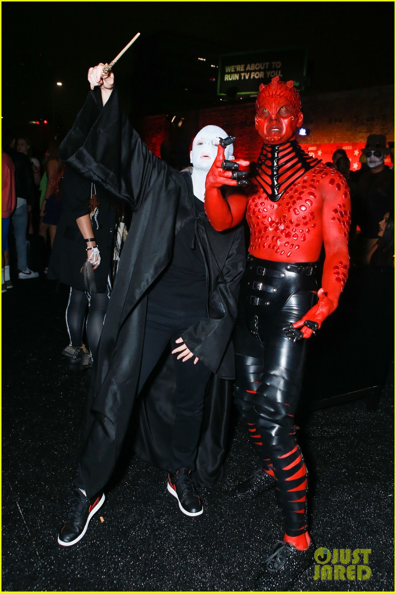 joey king hunter king just jared halloween party 15