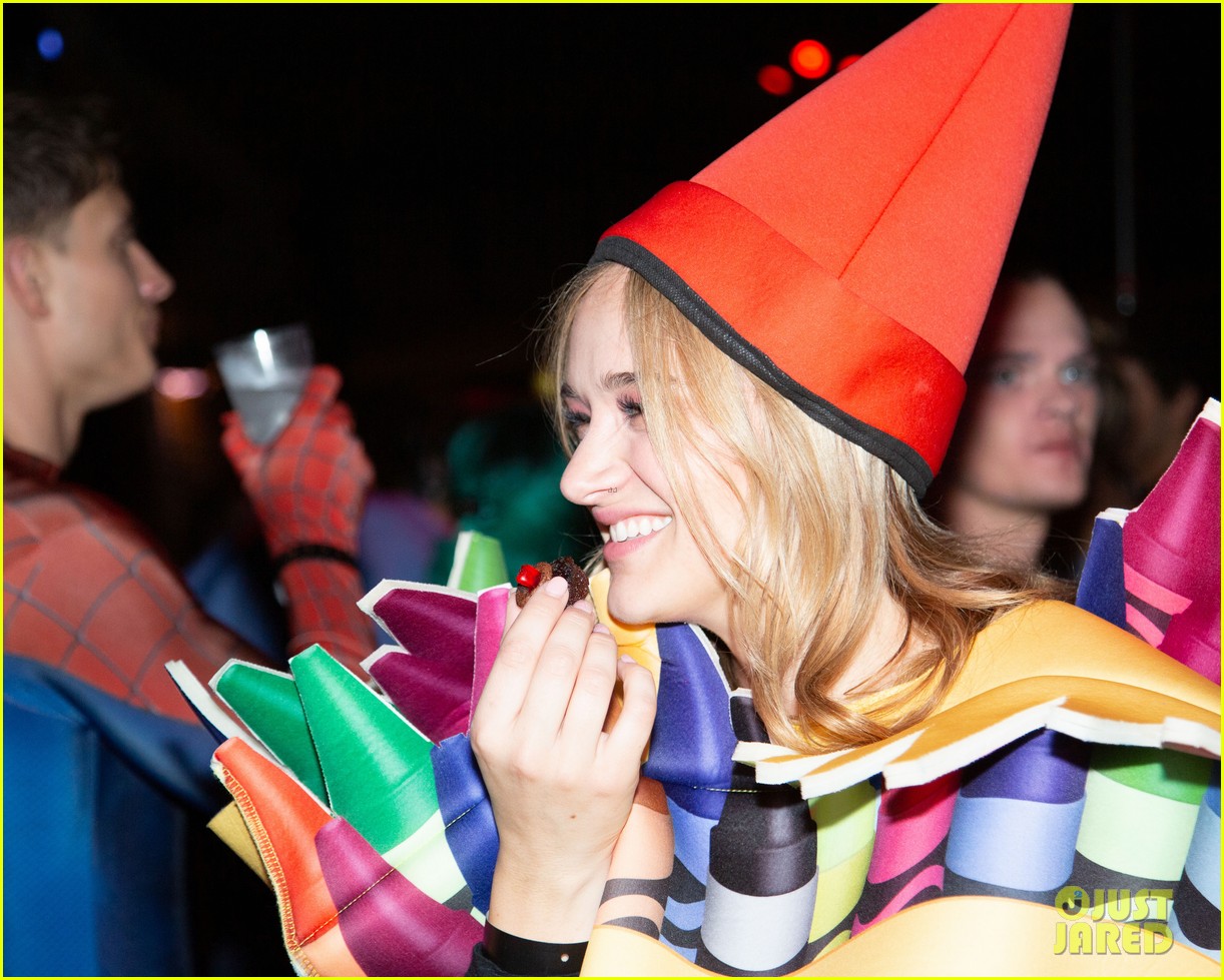 joey king hunter king just jared halloween party 28