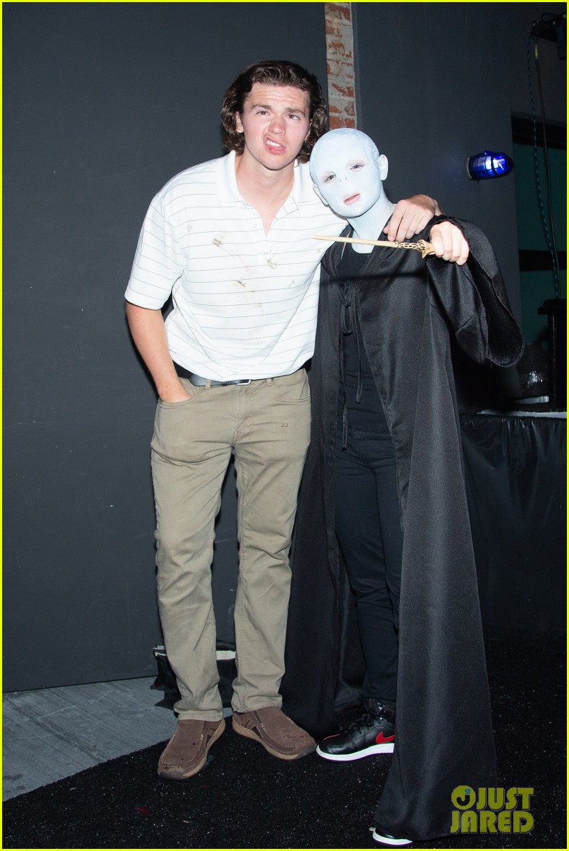 joey king hunter king just jared halloween party 30