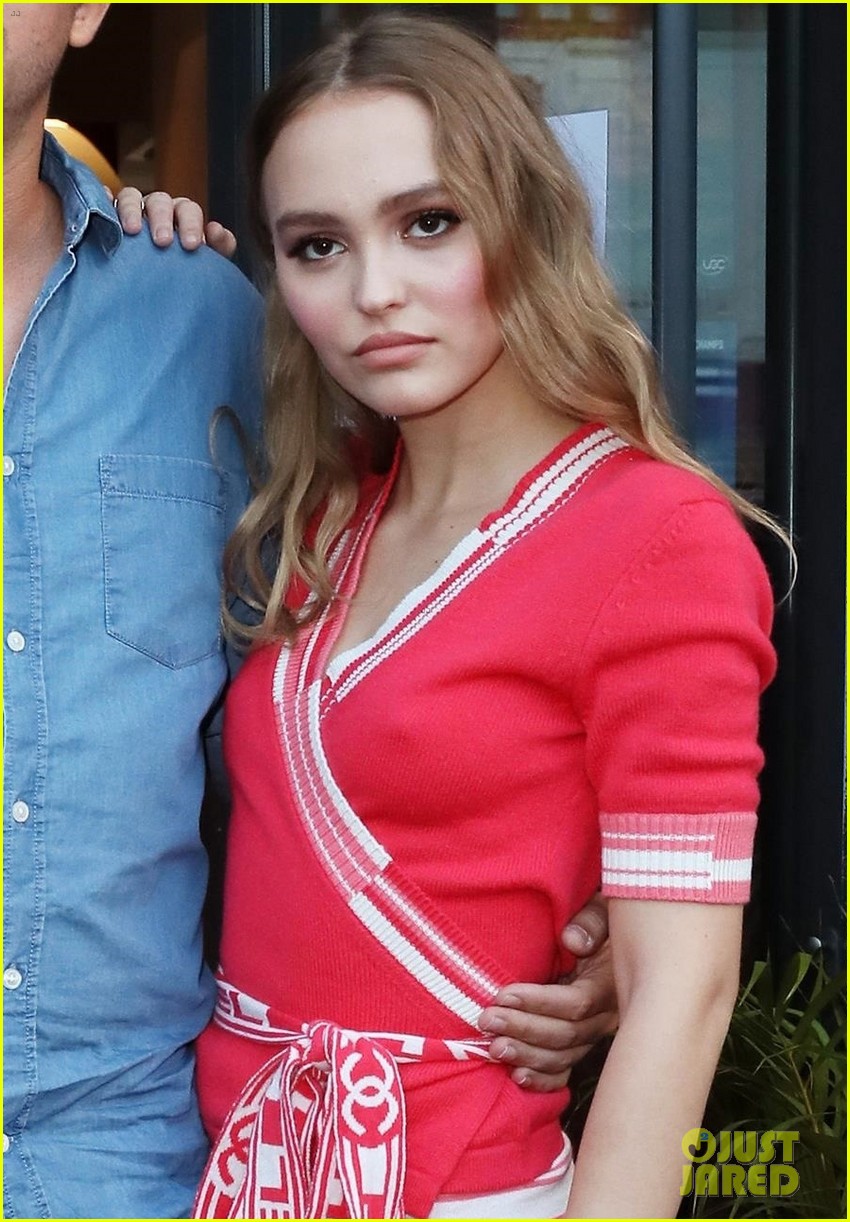 lily rose depp premieres les fauvres in france 06