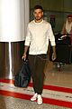 liam payne keeps things cool for his flight into sydney 02