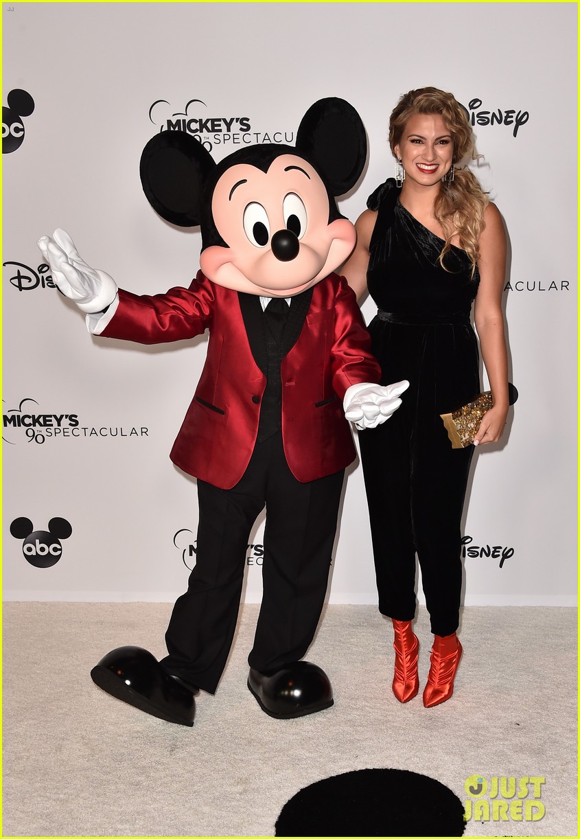 sarah hyland meghan trainor more celebrate mickey at his 90th spectacular 01