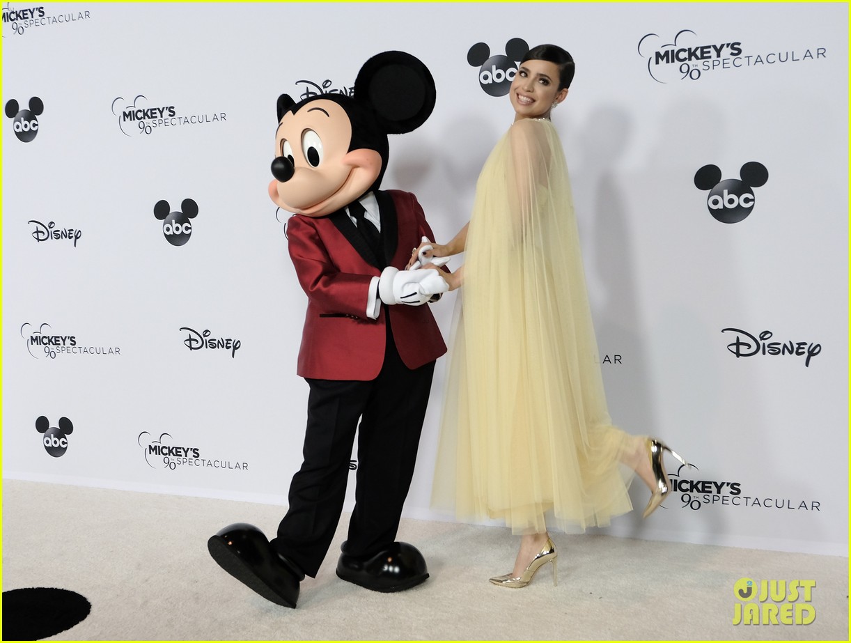 sarah hyland meghan trainor more celebrate mickey at his 90th spectacular 09