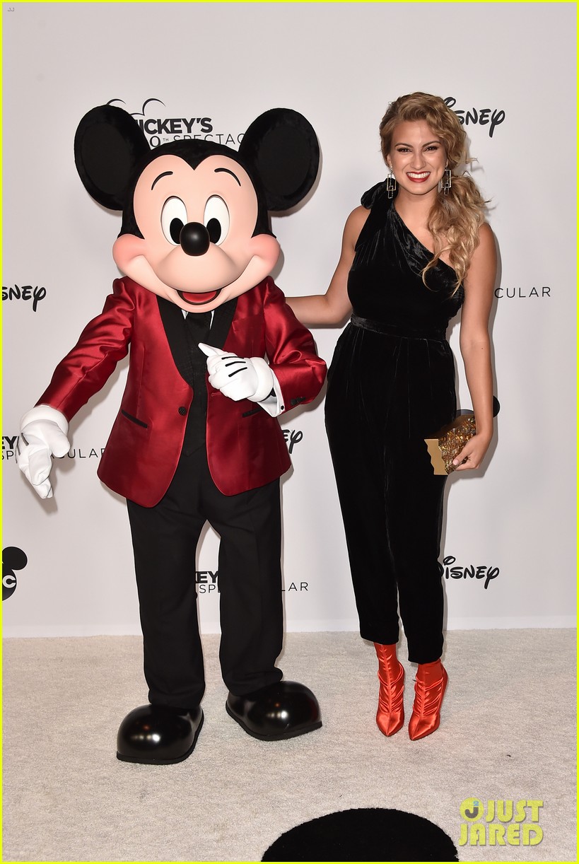 sarah hyland meghan trainor more celebrate mickey at his 90th spectacular 10