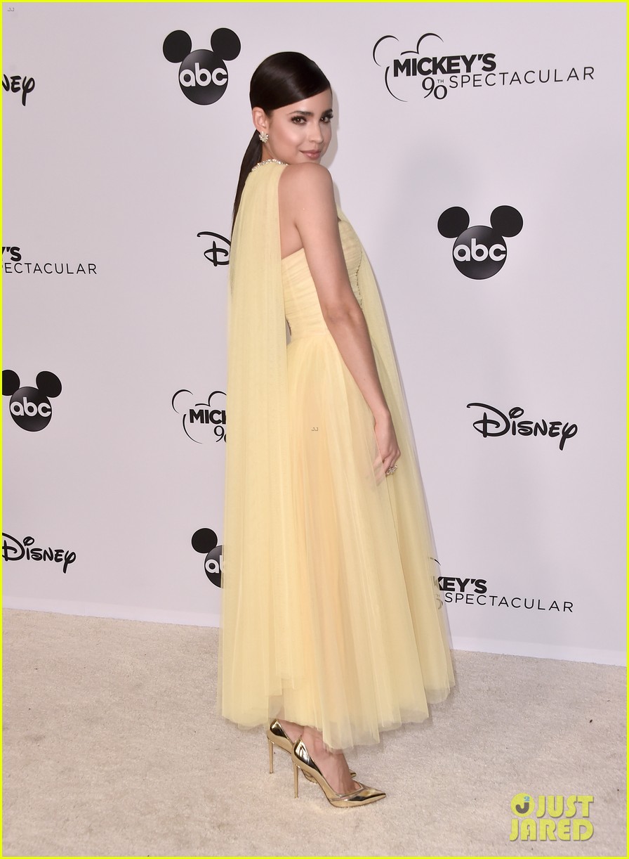 sarah hyland meghan trainor more celebrate mickey at his 90th spectacular 12