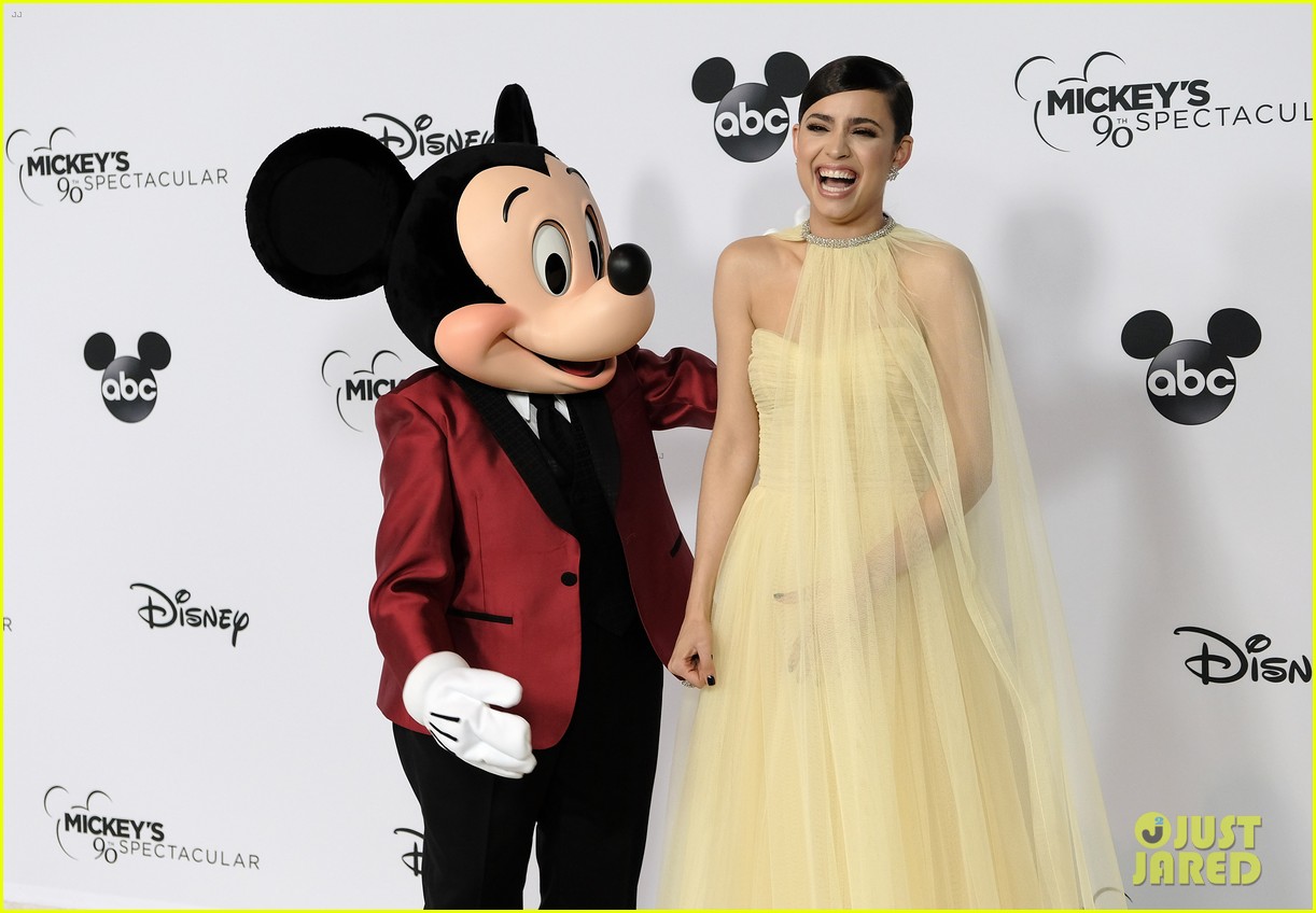 sarah hyland meghan trainor more celebrate mickey at his 90th spectacular 14