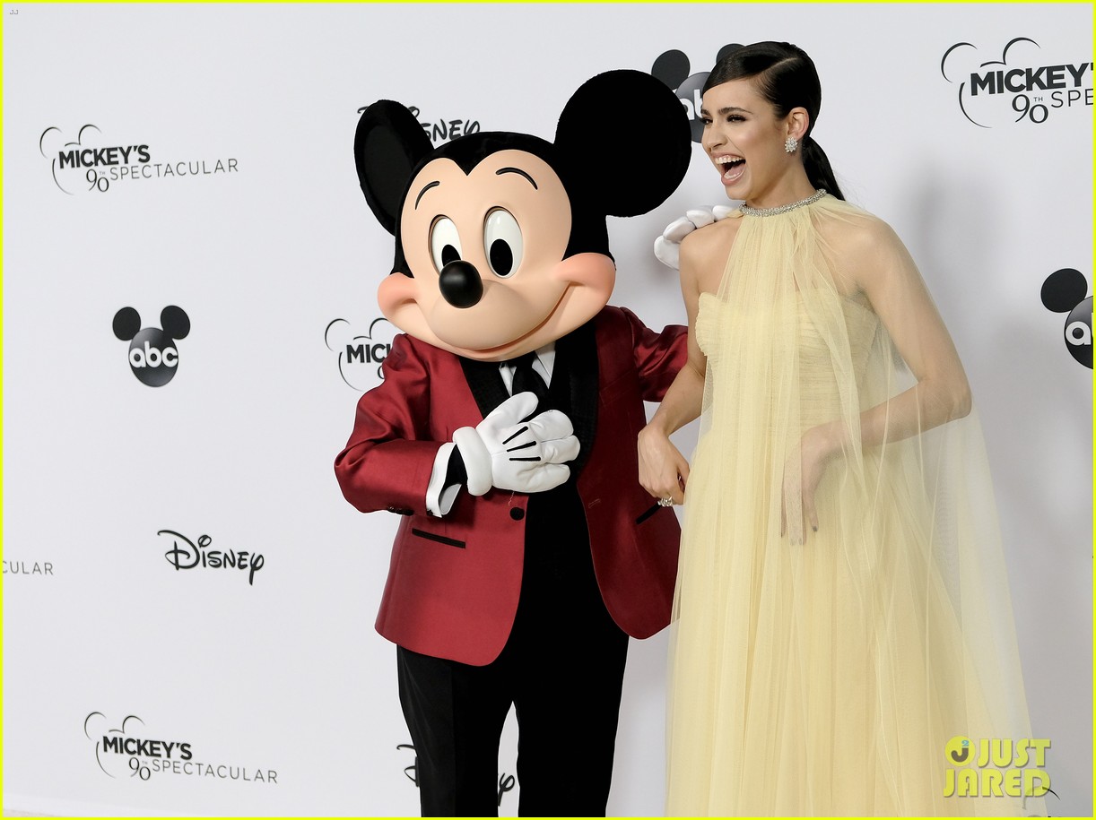 sarah hyland meghan trainor more celebrate mickey at his 90th spectacular 16