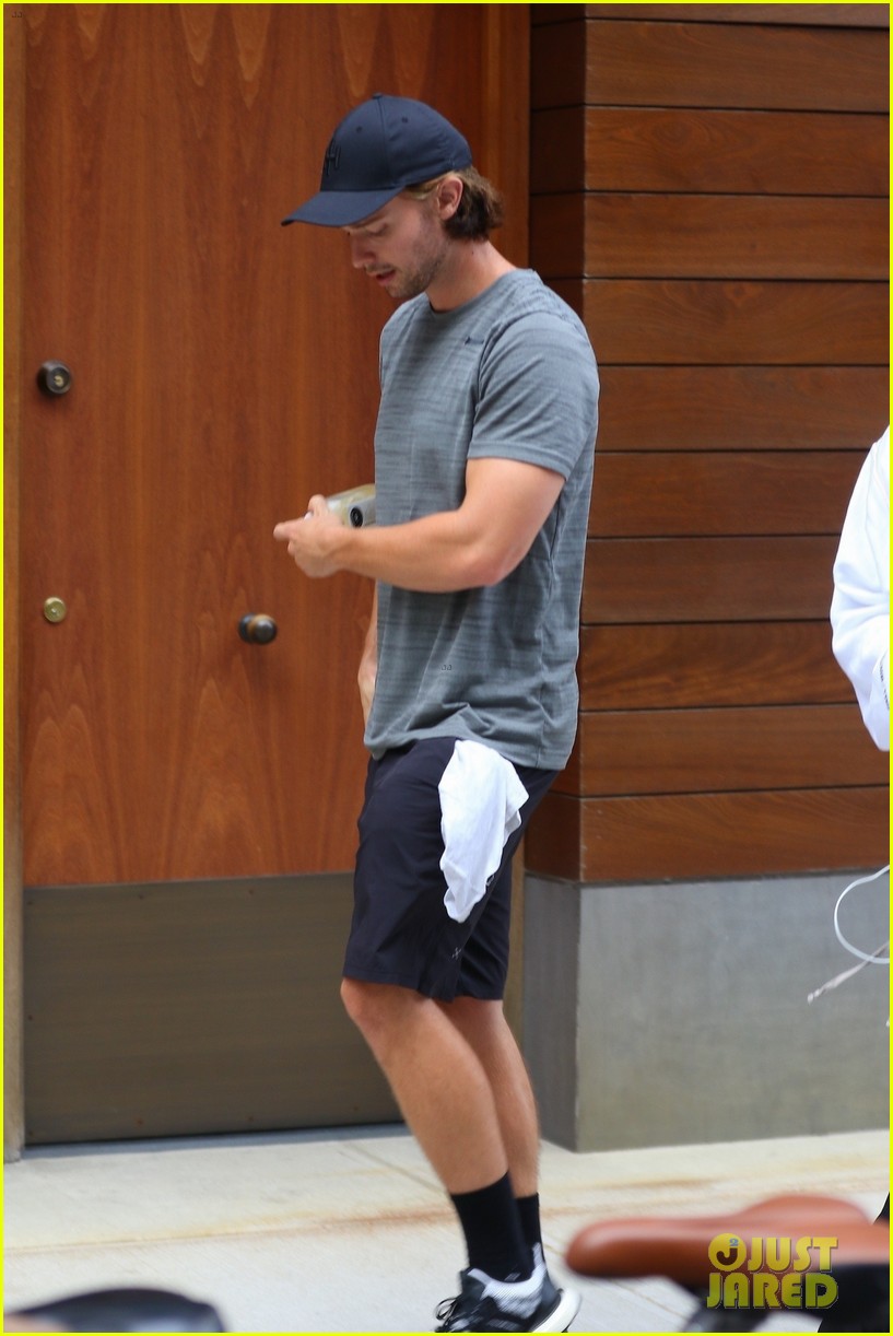 patrick schwarzenegger shows off his muscles the gym02
