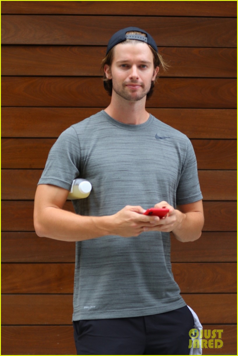 patrick schwarzenegger shows off his muscles the gym05