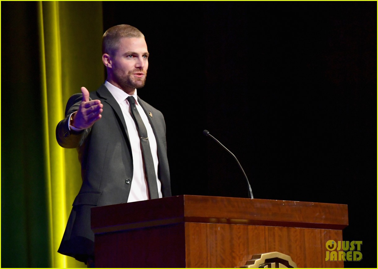 stephen amell candice patton danielle panabaker f cancer gala 04