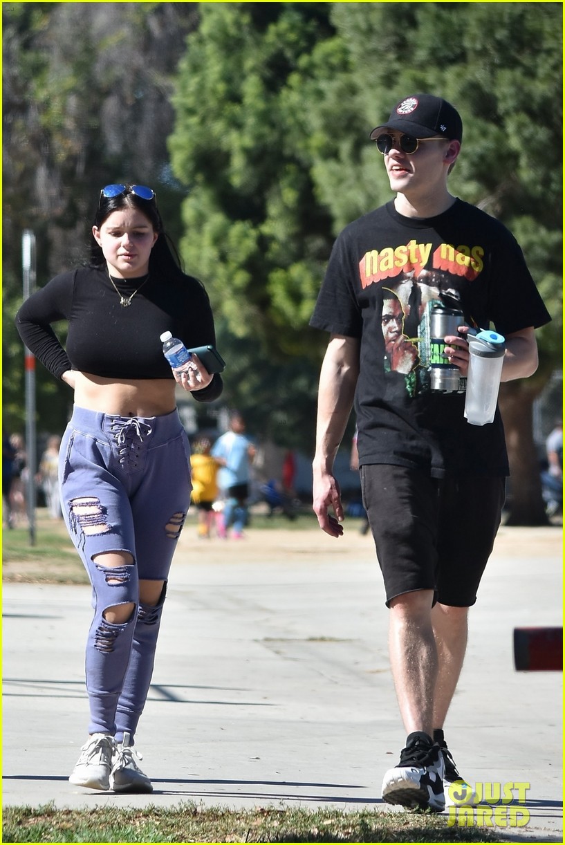 ariel winter flashes her abs in a crop top at soccer game with levi meaden01