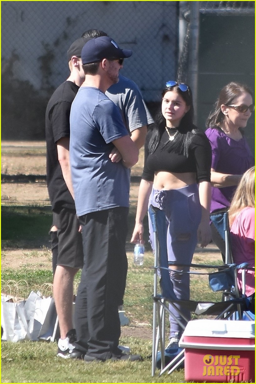 ariel winter flashes her abs in a crop top at soccer game with levi meaden03