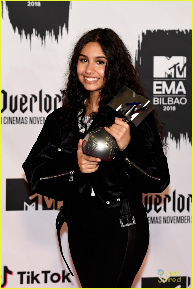alessia cara doesnt care what you think of her suits 07