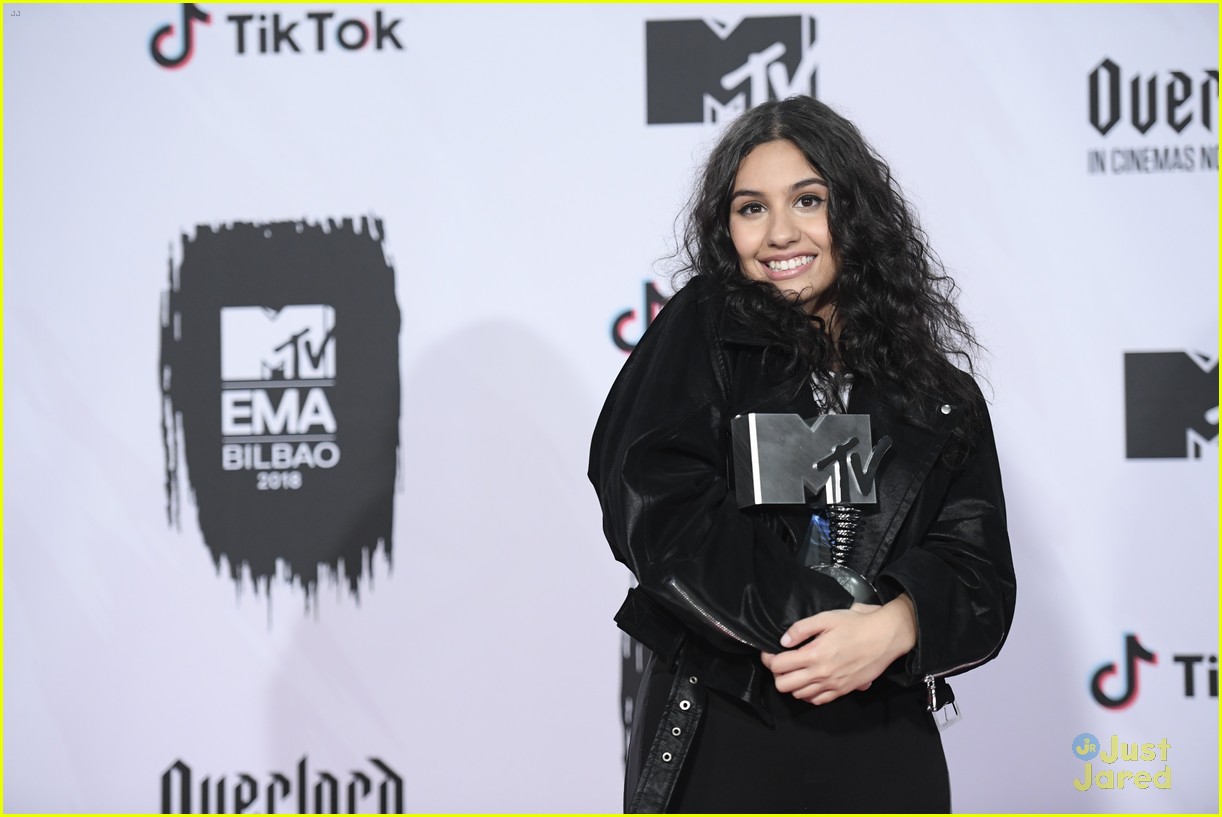 alessia cara doesnt care what you think of her suits 12