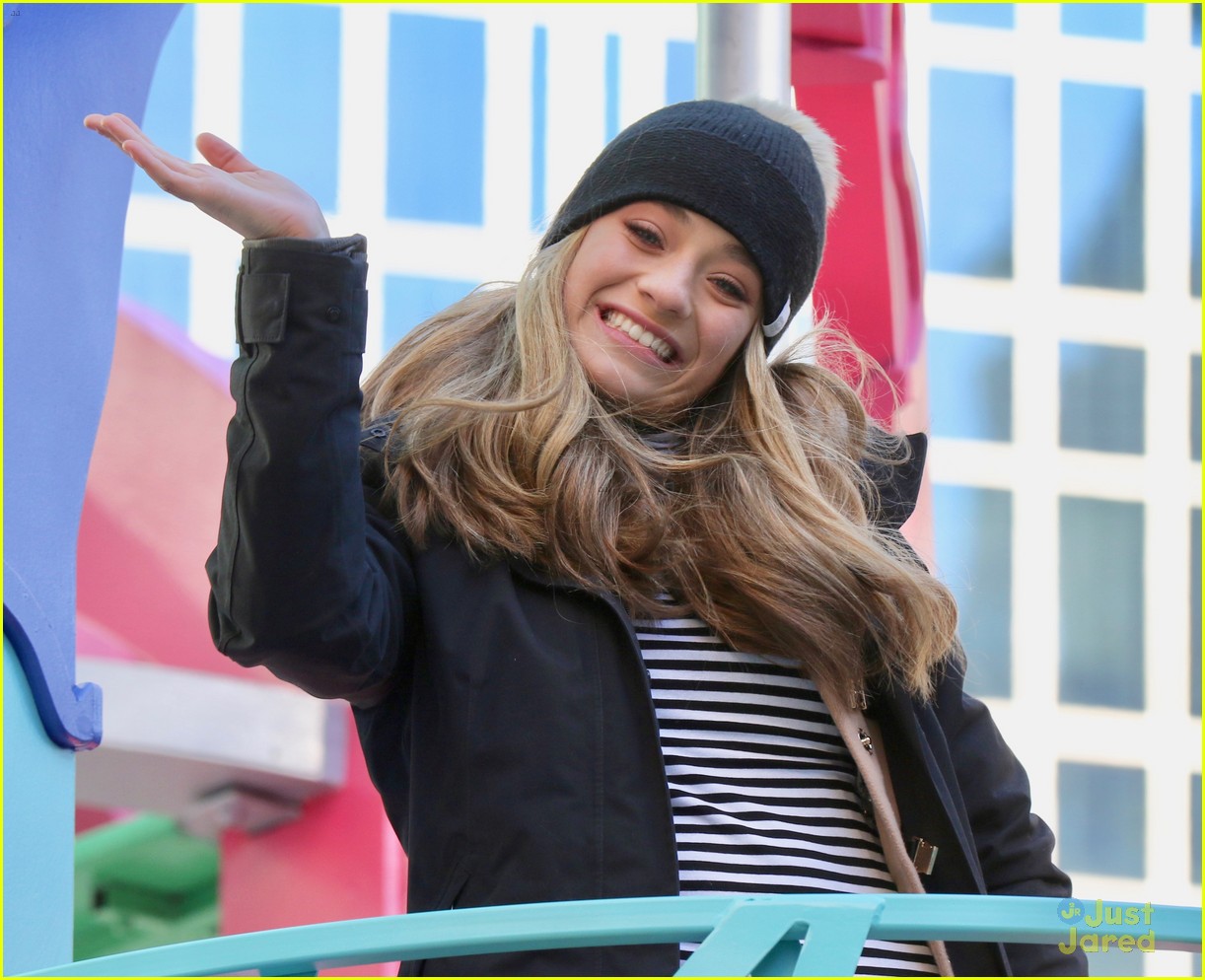 ally brooke frozen from parade 03