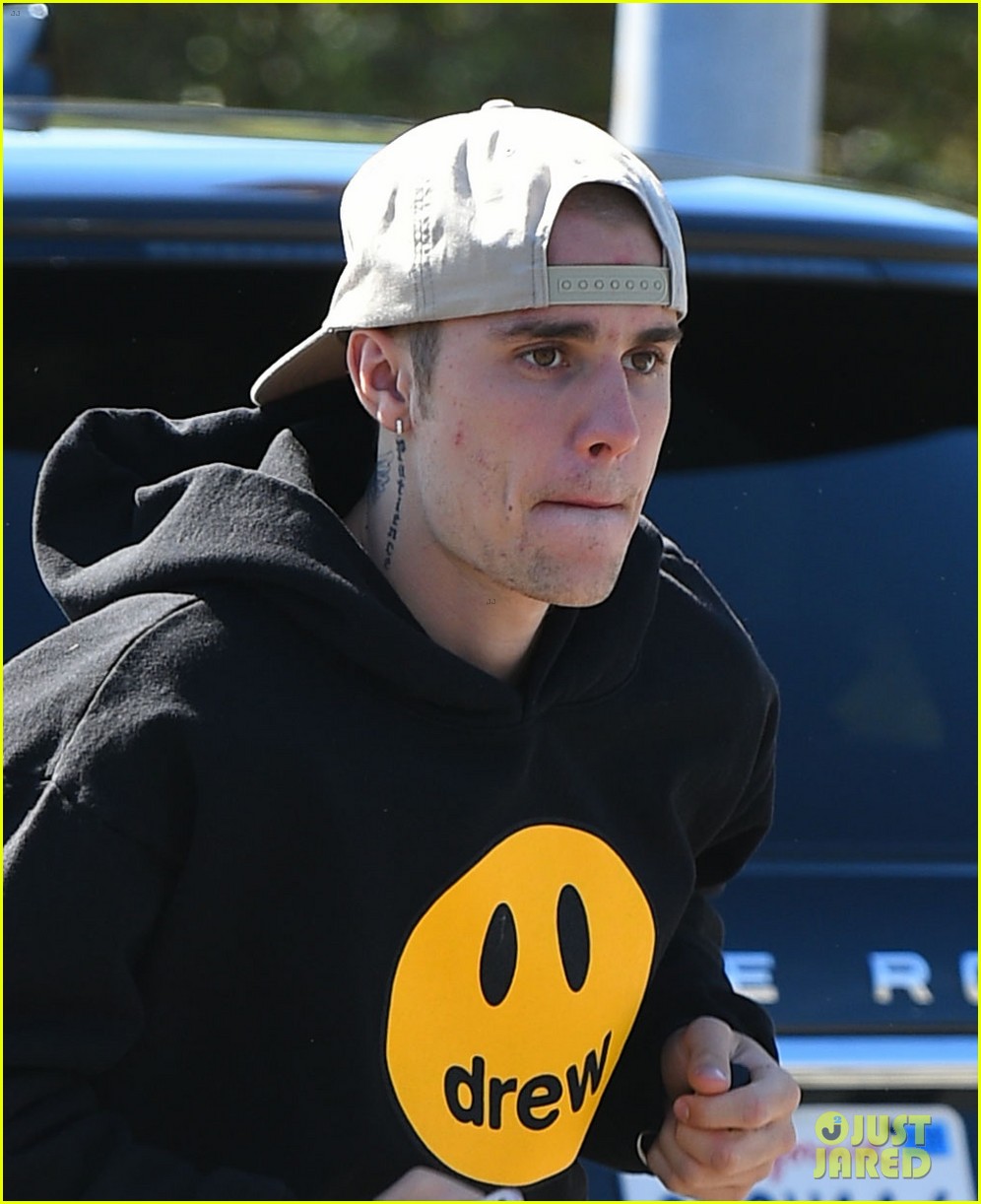 justin bieber goes for a run 04