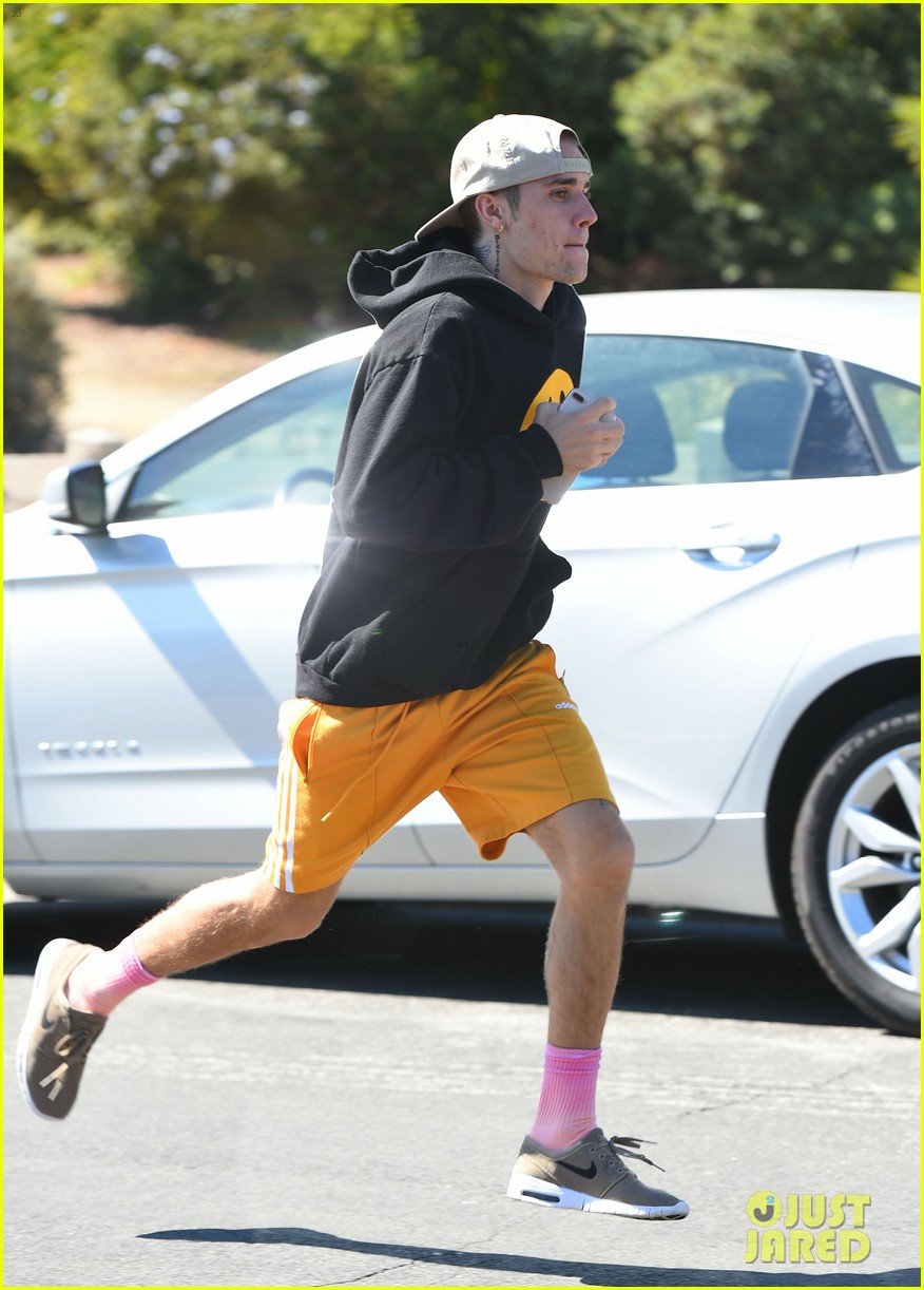 justin bieber goes for a run 05