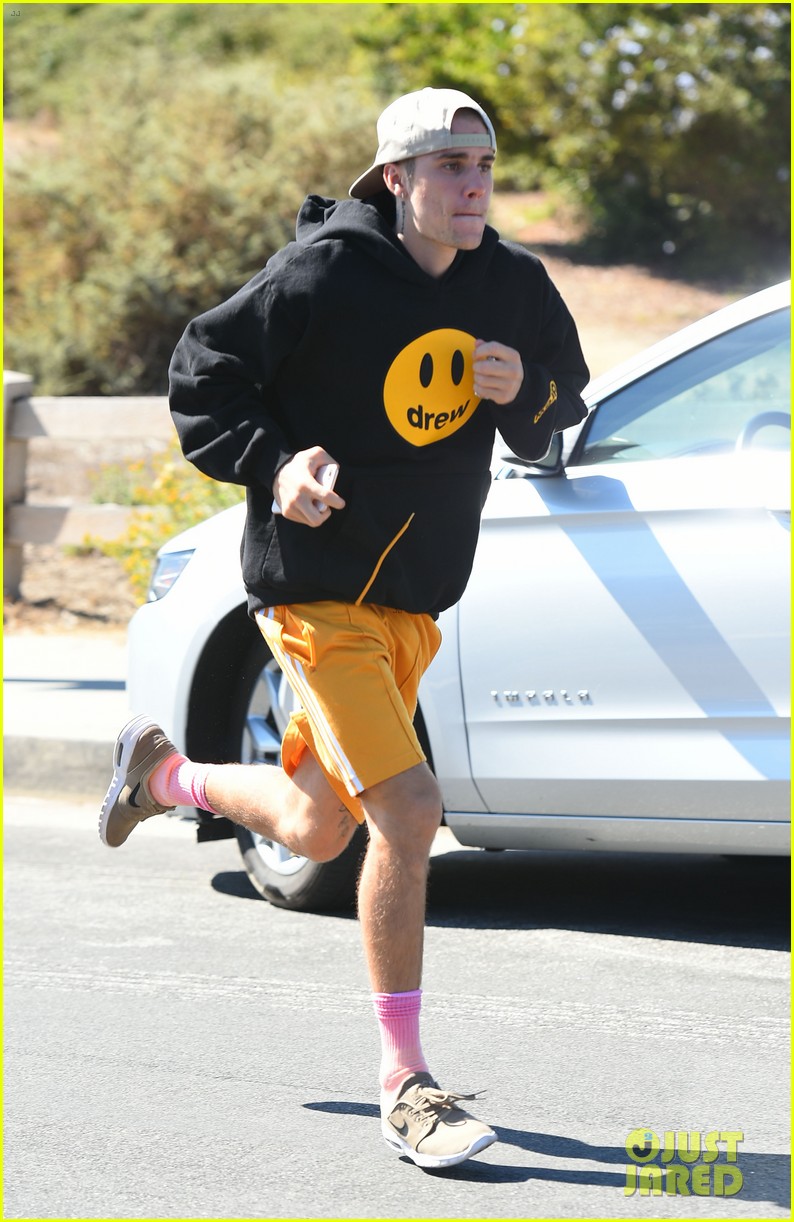 justin bieber goes for a run 15