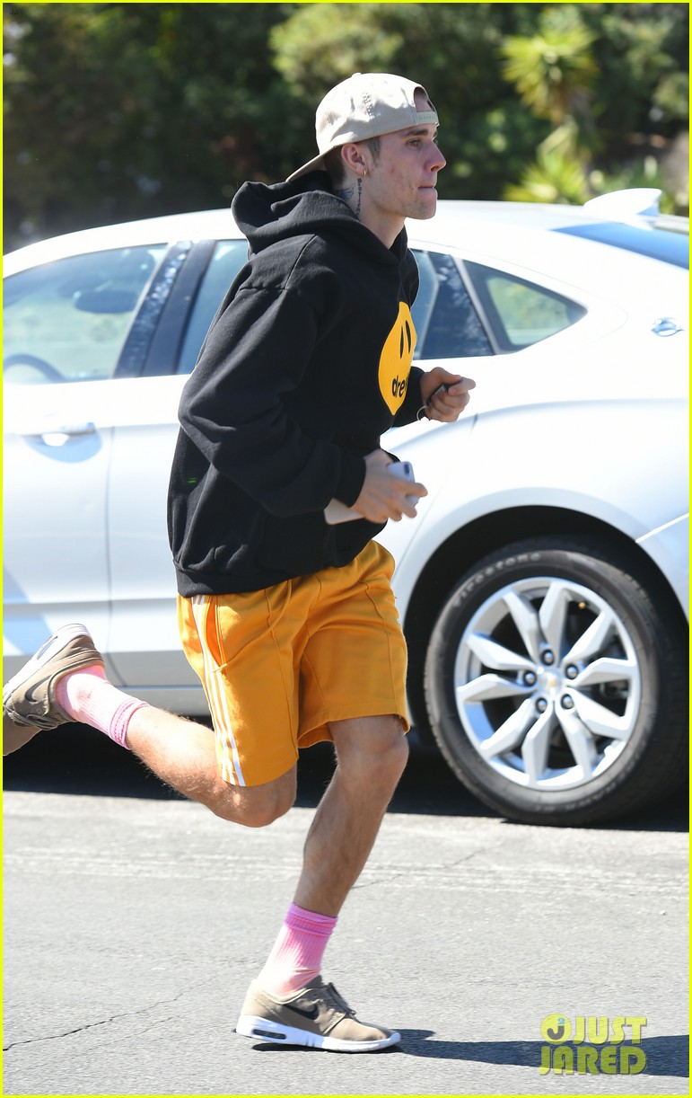 justin bieber goes for a run 17