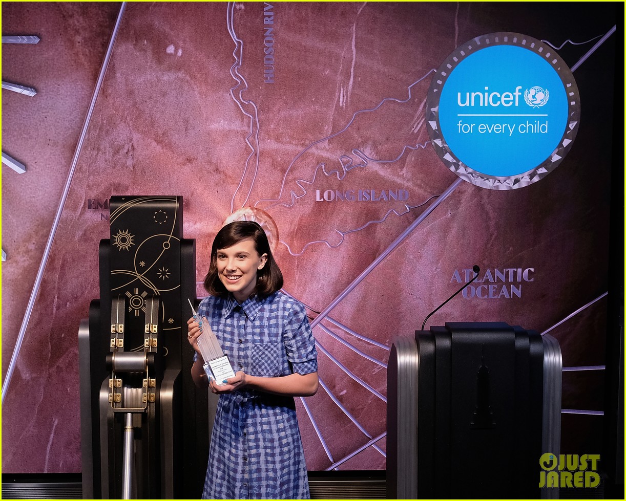 millie bobby brown lights empirie state building in honor unicef day 07