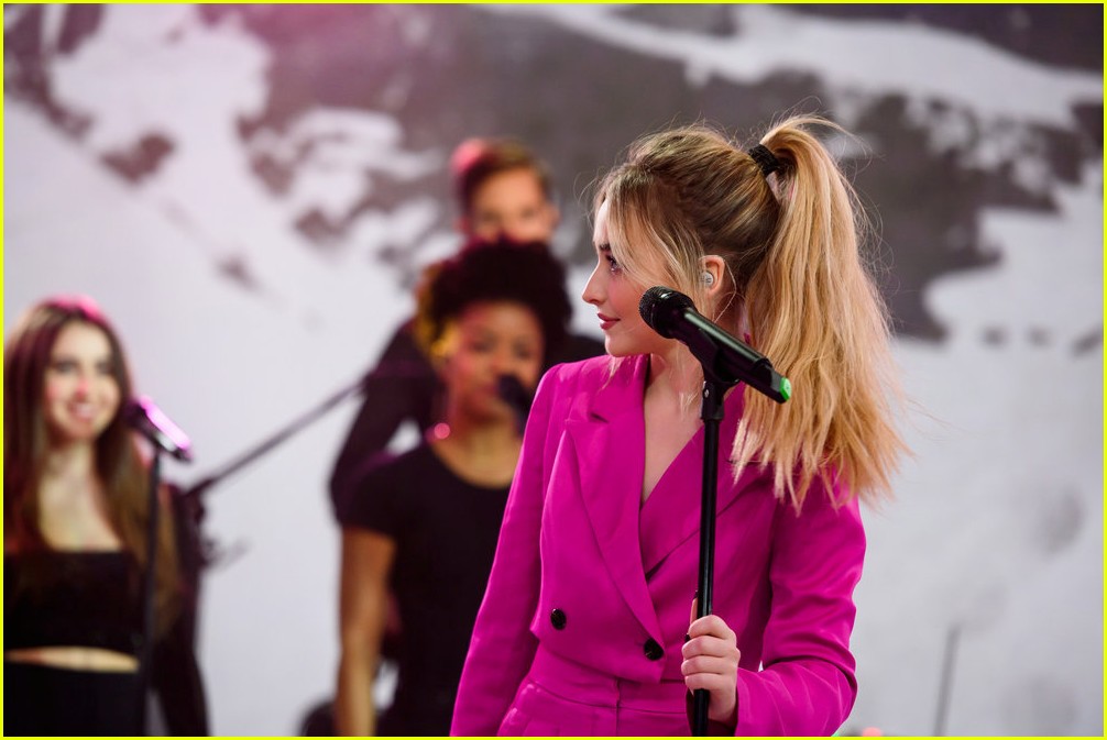 sabrina carpenter performs sue me on today show watch now 04