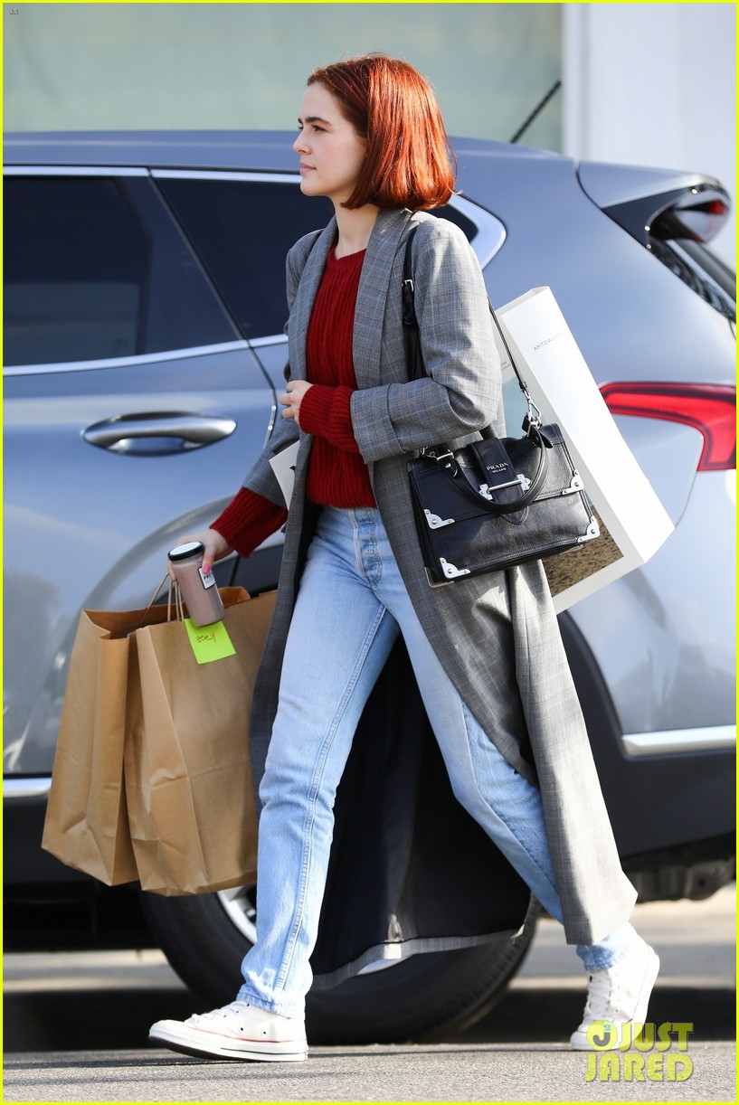 zoey deutch steps out with new red bob haircut 03