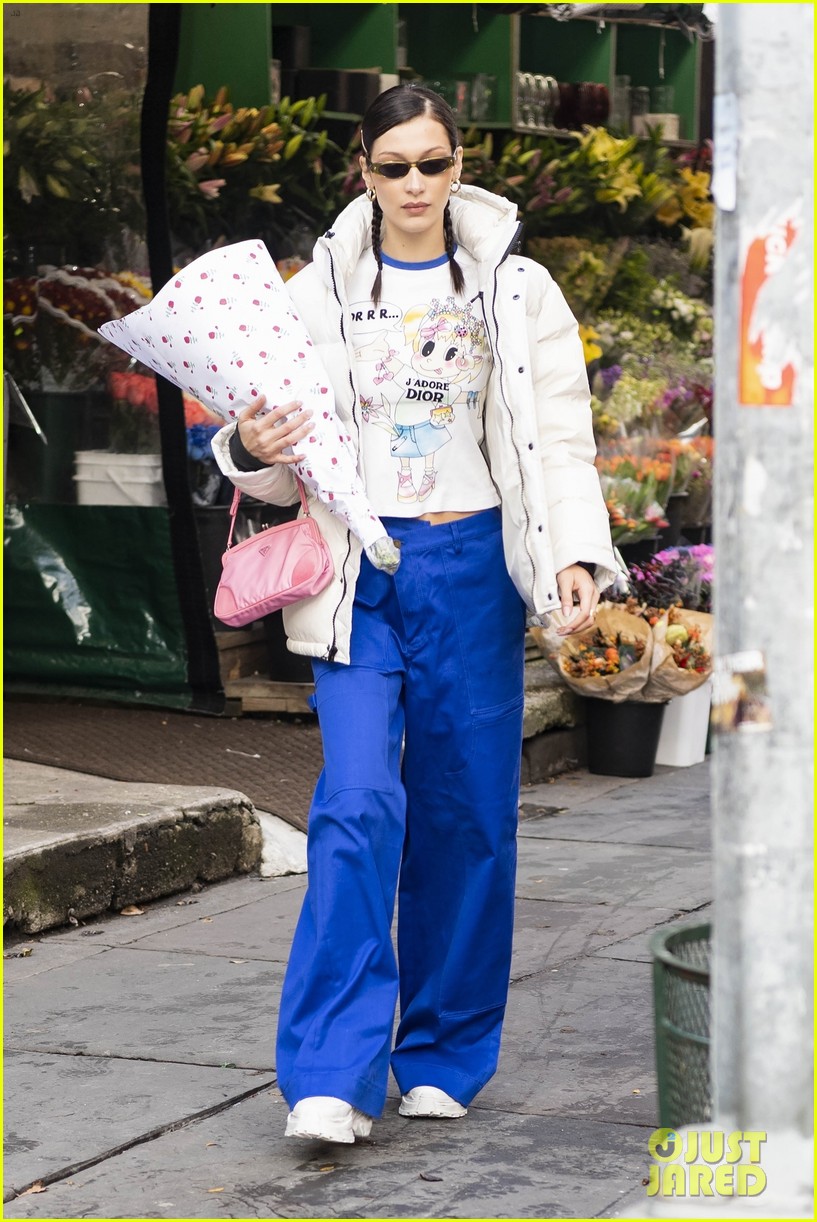 bella hadid has some fun shopping for party supplies 02