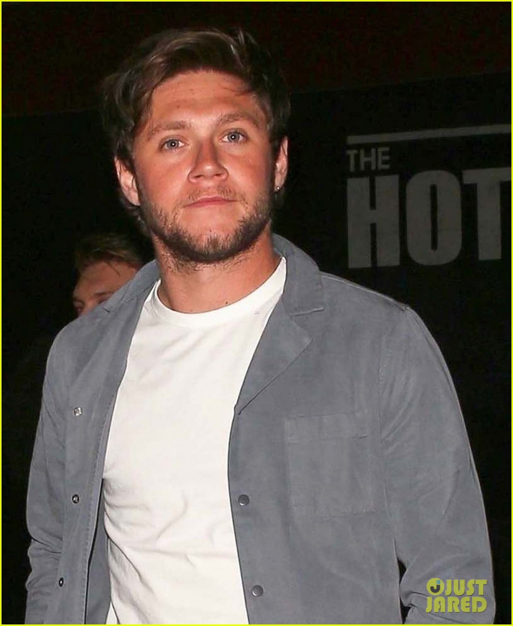 niall horan checks out corey harpers sold out hotel cafe concert 04
