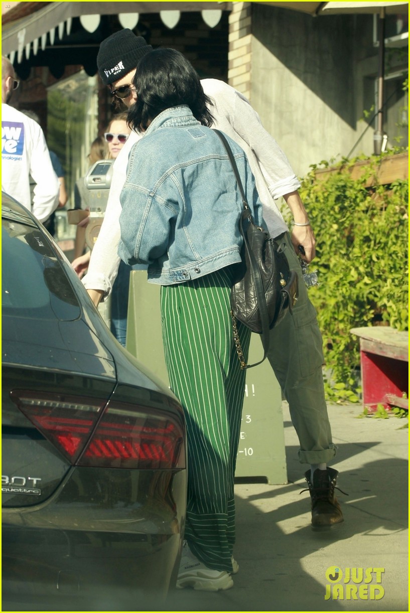 vanessa hudgens austin butler step out for romantic lunch date 08