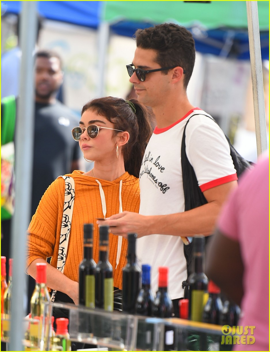 sarah hyland and wells adams share sweet kiss at the farmers market 19