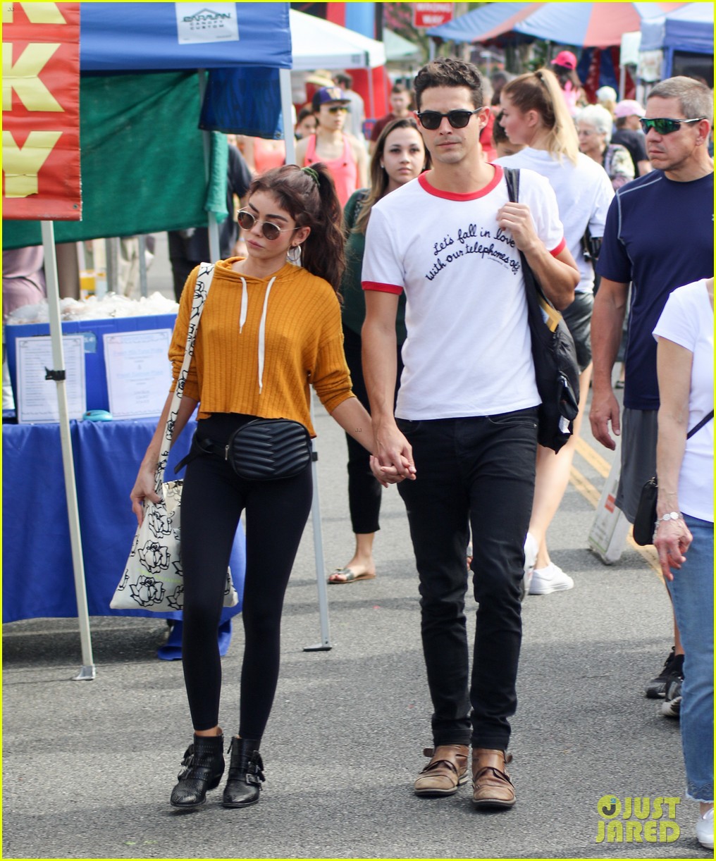 sarah hyland and wells adams share sweet kiss at the farmers market 21