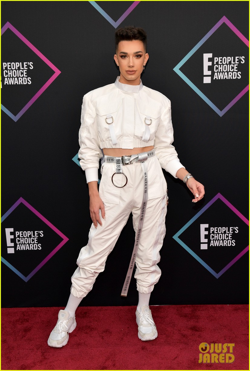 james charles wins beauty influencer at peoples choice awards 01