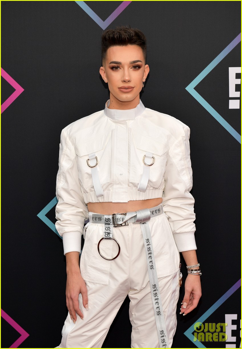 james charles wins beauty influencer at peoples choice awards 04