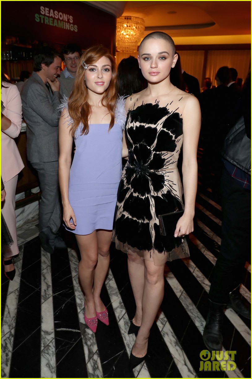 joey king and annasophia robb team up for hulus holiday party 06