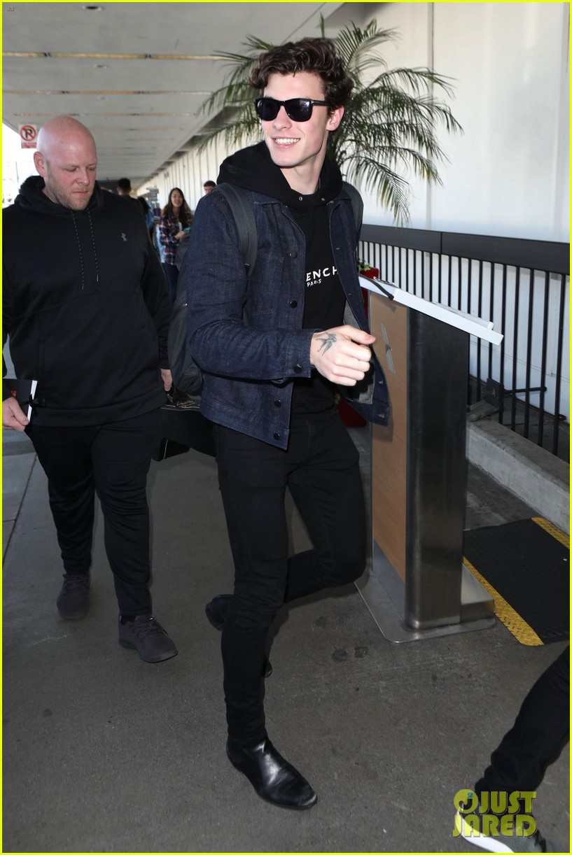 shawn mendes is all smiles jetting out of lax 01