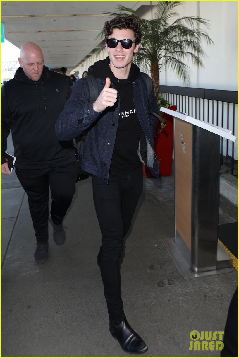 shawn mendes is all smiles jetting out of lax 03