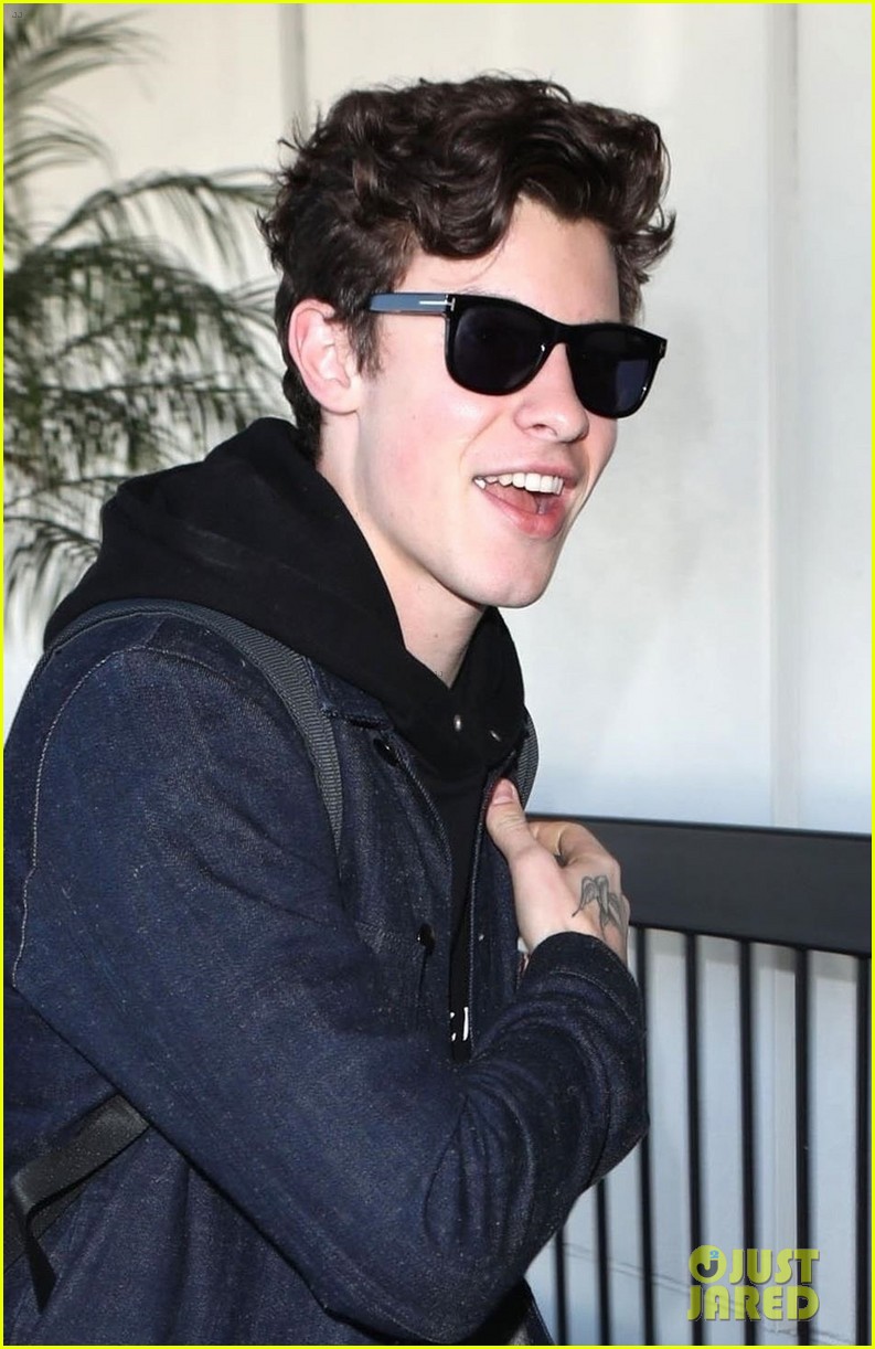 shawn mendes is all smiles jetting out of lax 07