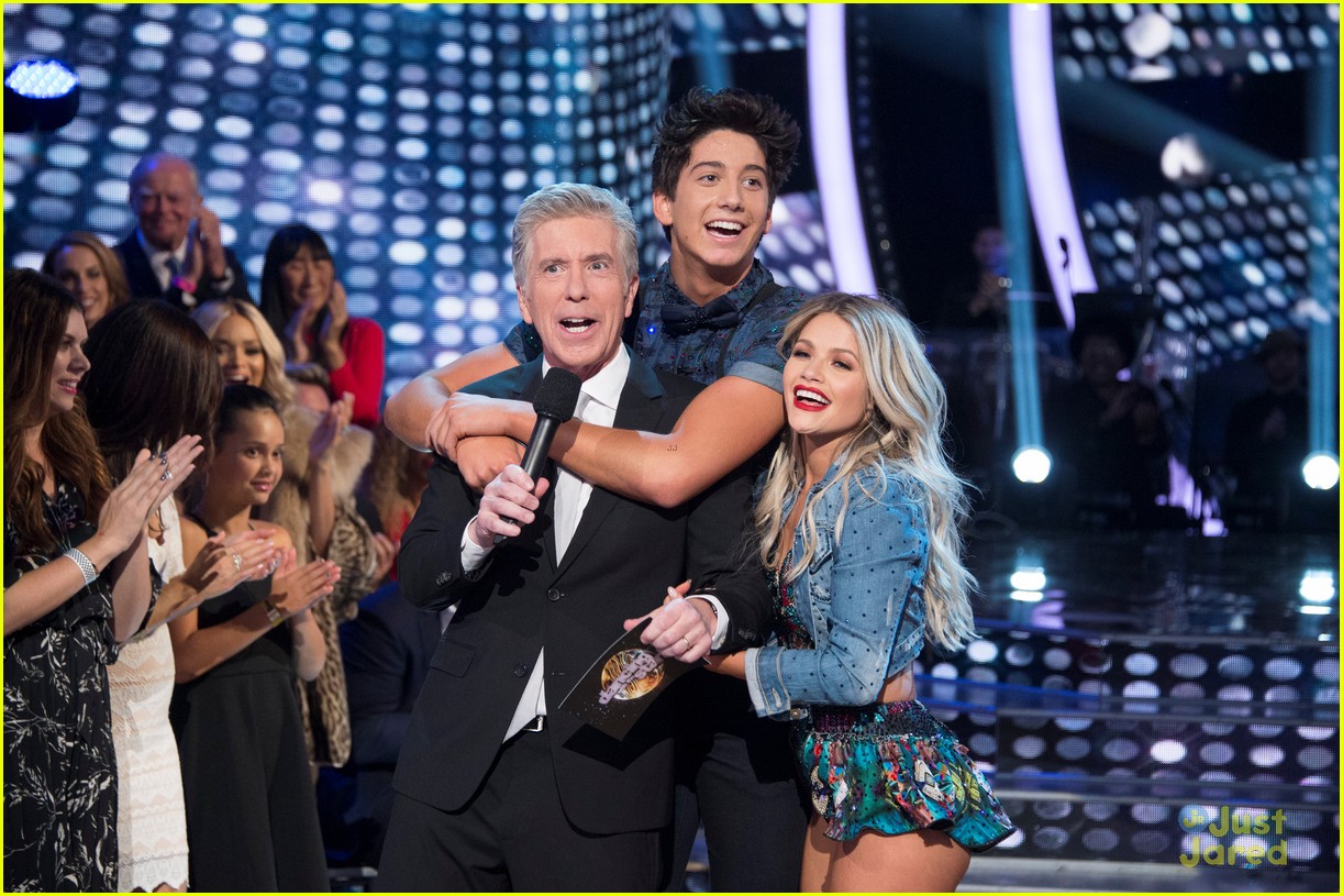 milo manheim gifted chargers to entire dwts cast crew 03