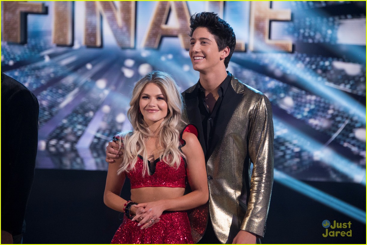 milo manheim gifted chargers to entire dwts cast crew 07