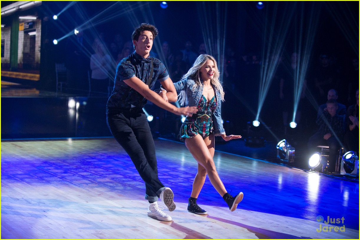 milo manheim gifted chargers to entire dwts cast crew 16