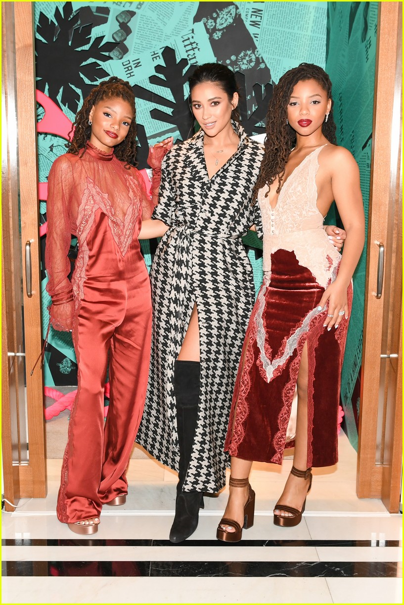 shay mitchell and rowan blanchard have girls night in with tiffany and co 03