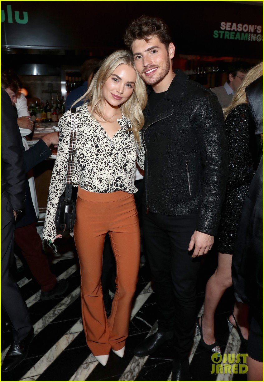 gregg sulkin and girlfriend michelle randolph couple up for hulus holiday party 01