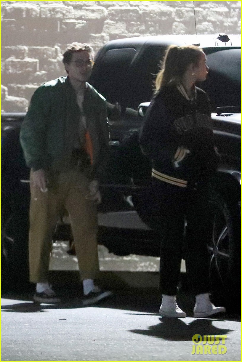 brooklyn beckham hana cross couple up for toy store date 03