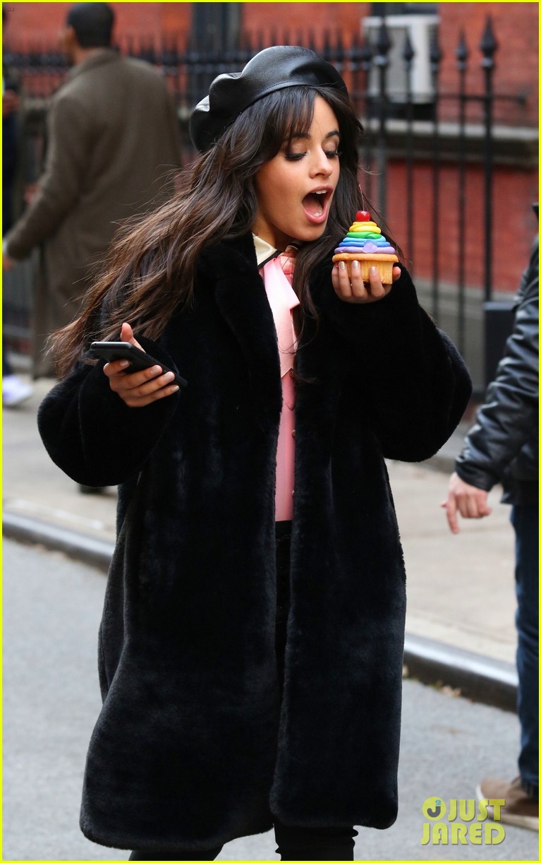 camila cabello eats cupcakes plays with dogs filming new commercial 02
