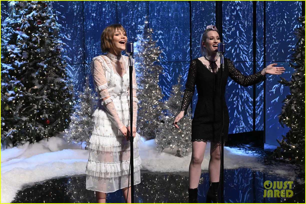 grace vanderwaal joins ingrid michaelson to perform on live with kelly 01