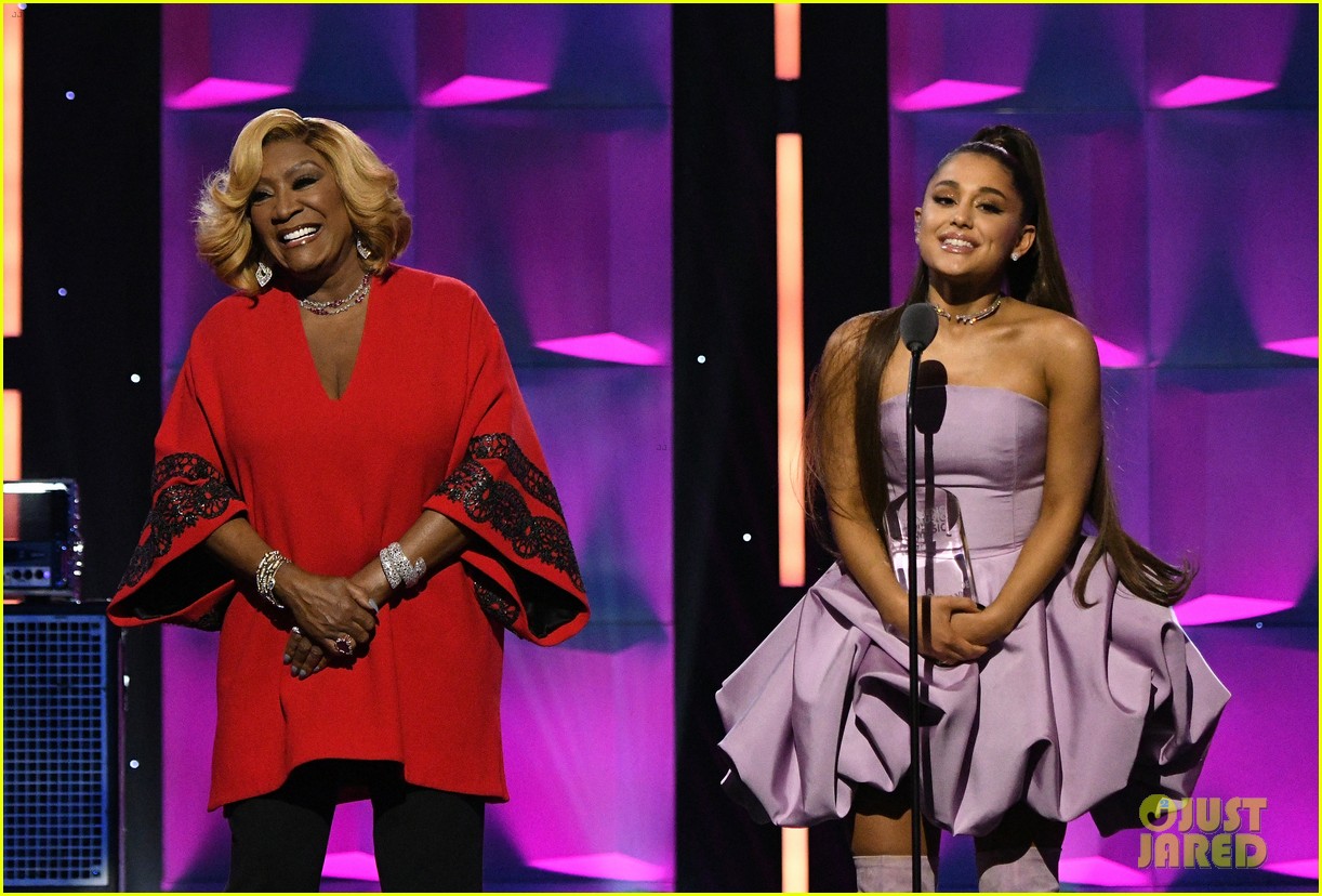 ariana grande gives emotional speech accepting billboard woman of the year award 04