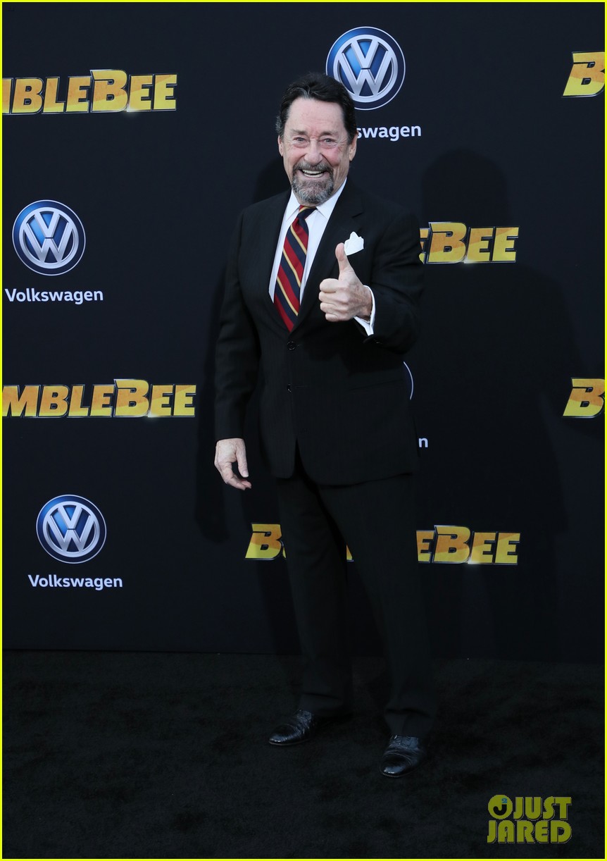 hailee steinfeld john cena attend hollywood premiere of bumblebee 06