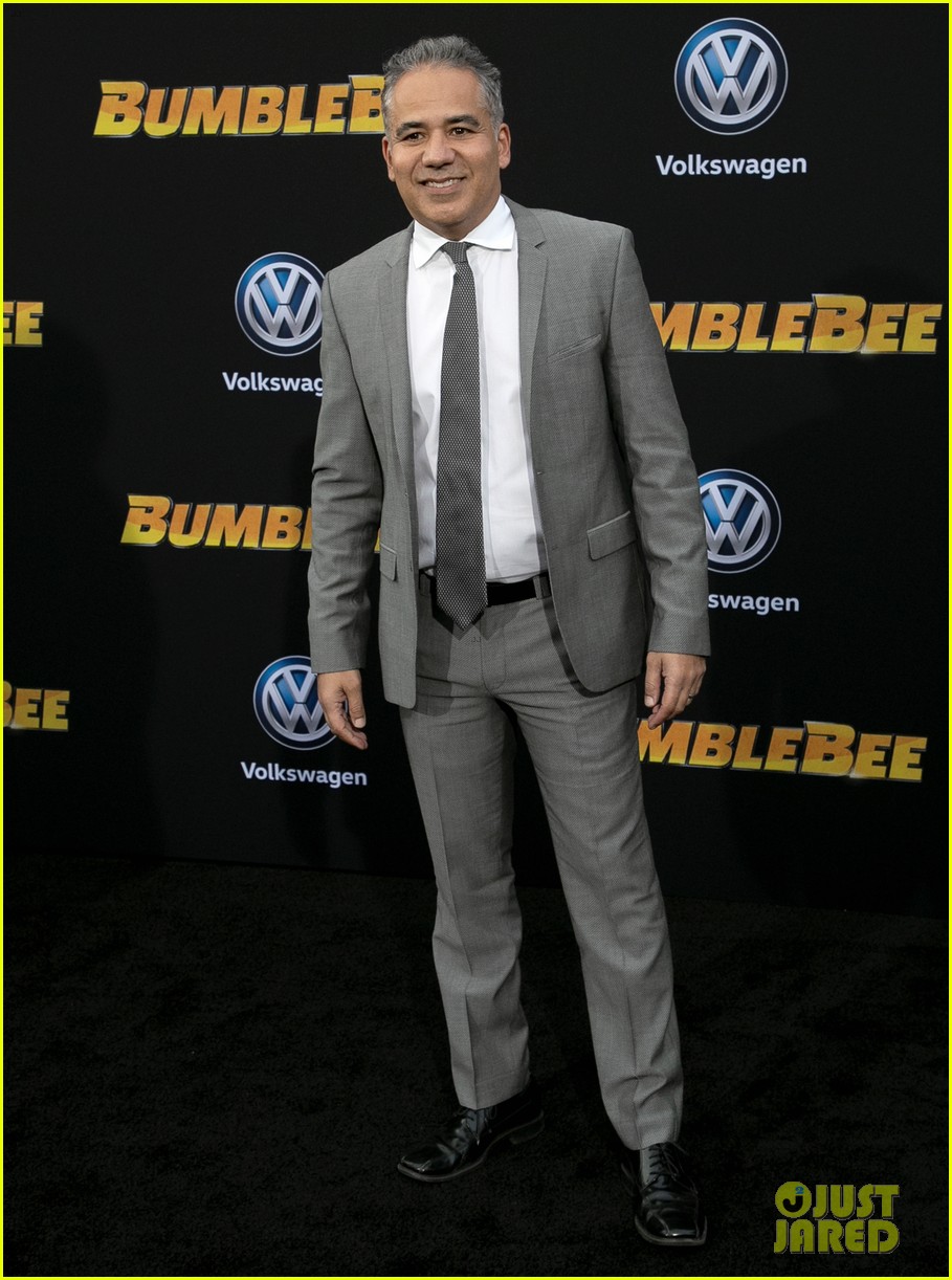 hailee steinfeld john cena attend hollywood premiere of bumblebee 11